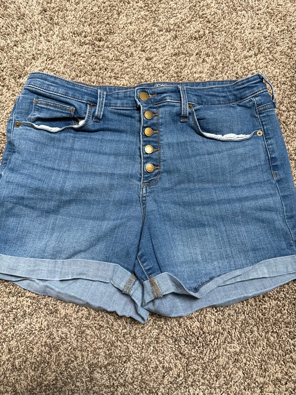 Universal Thread Women's Button-Front Rolled Hem Jean Shorts - Blue